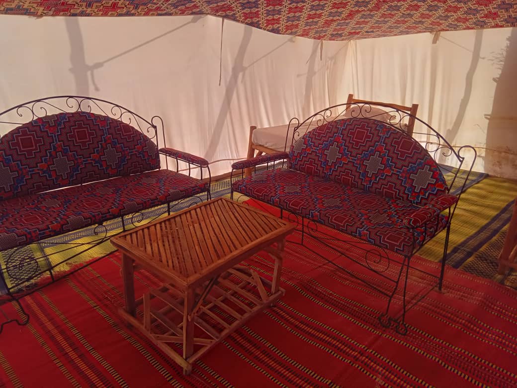 Salon dans une tente au désert de Lompoul au Sénégal
